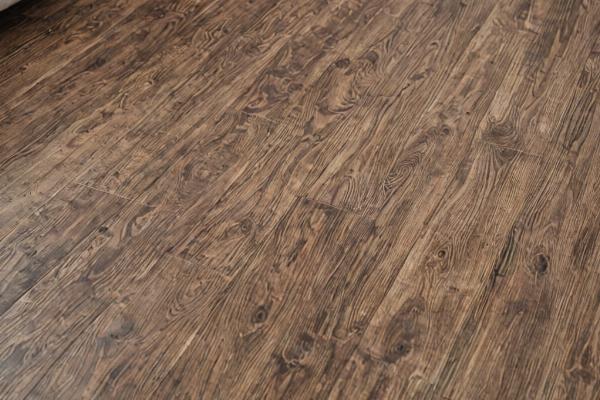 Luxury vinyl plank cleaning